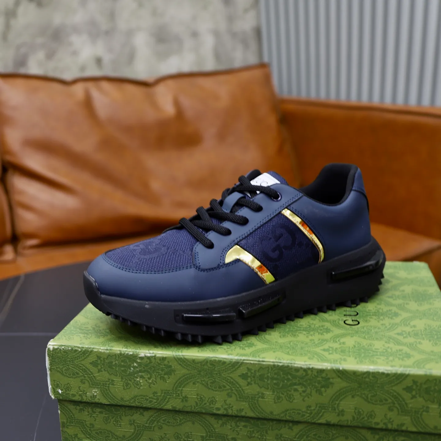 Ex-factory price: 462💰🙅‍♂️🙅‍♂️🙅‍♂️ Brand: GUCCI Standard code: 38-44 (45 customized) Grade: Same as the official website Material: Original material splicing Comfortable and breathable lining Lightweight and wear-resistant sports outsole Style category: Men's fashionable casual shoes Running sneakers Distinguished luxury brand elements Top luxury Color: actual picture color